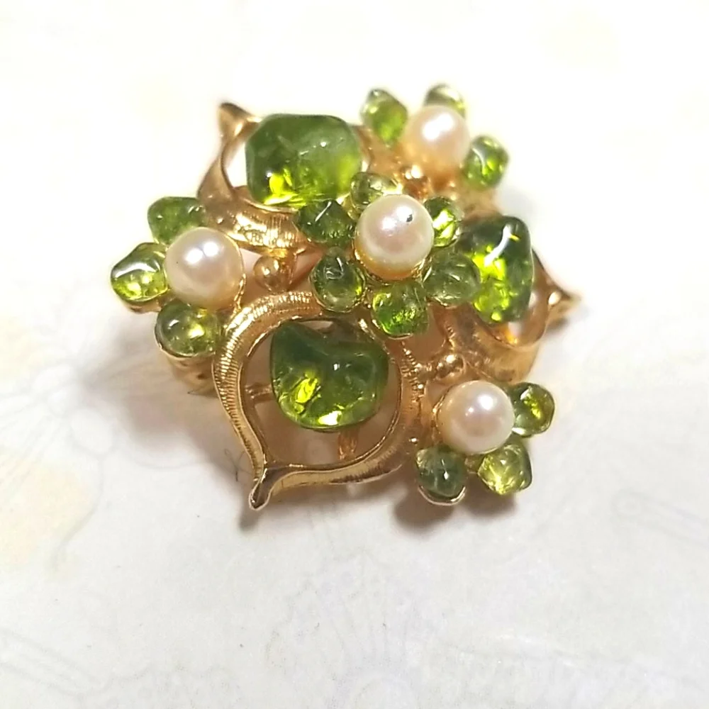 Vintage Faux Pearl Glass Stone Goldtone Brooch